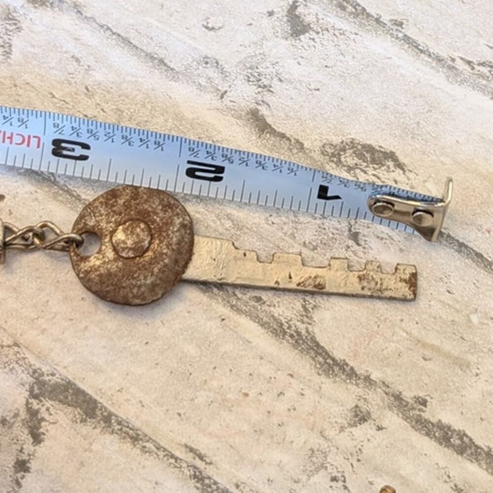 Antique Key with Chain - Picture 4 of 6
